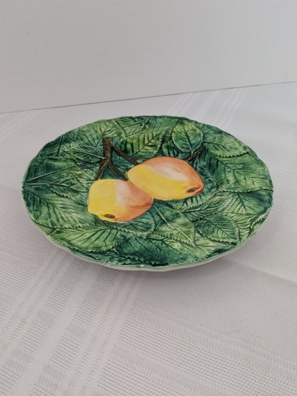 Vintage hand-painted Italian Majolica apple + leaf plate 8 inch Neiman Marcus - Picture 4 of 7